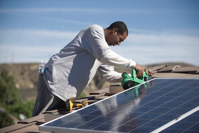 Dites Adieu aux Factures Élevées : Pourquoi les Batteries Lithium pour Solaire sont l'Investissement du Futur - NRJSOLAIRE