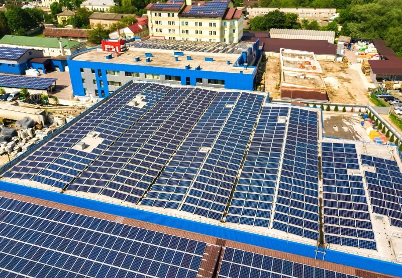 Économisez de l'argent avec l'énergie solaire pour votre entreprise - NRJSOLAIRE
