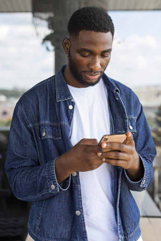 Le smartphone nous rend-il fous ? - NRJSOLAIRE