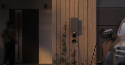 Borne Teltonika EVC 2 installée sur un mur — visuel officiel Teltonika Energy